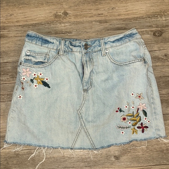 Garage Dresses & Skirts - Garage Floral Embroidered Denim Mini Skirt Light Wash Y2K Size M